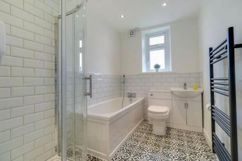 Four Double Bedroom Home - Free Parking And Wi-Fi Horsforth Regno Unito